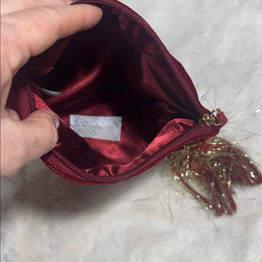 Red velvet beaded heart makeup bag - Picture 3 of 3